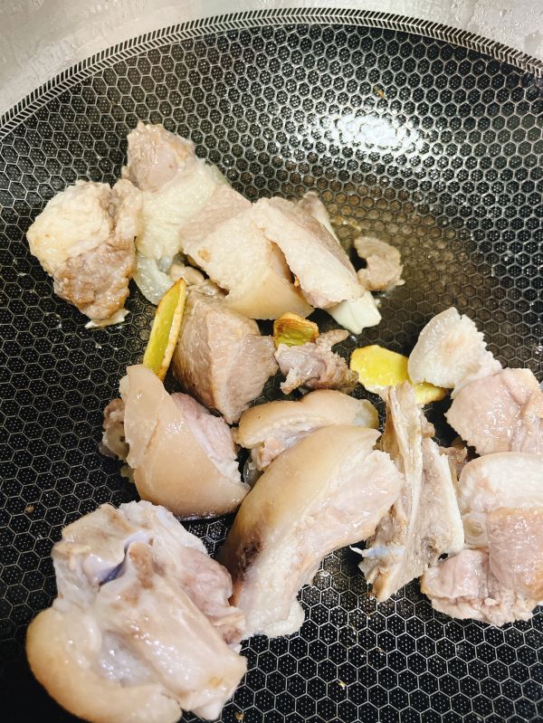 红烧土豆焖猪蹄