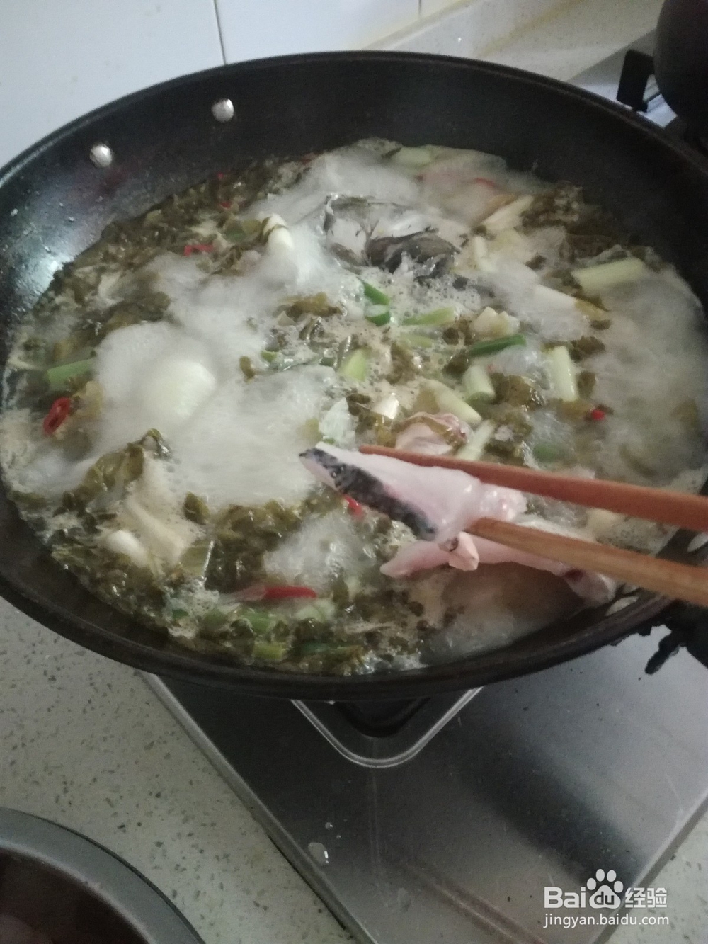 如何煮酸菜豆腐鱼？