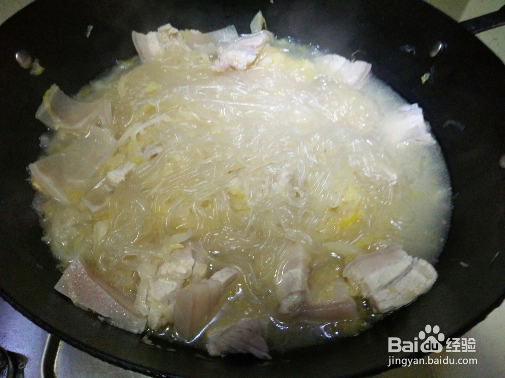 如何制作五花肉炖酸菜