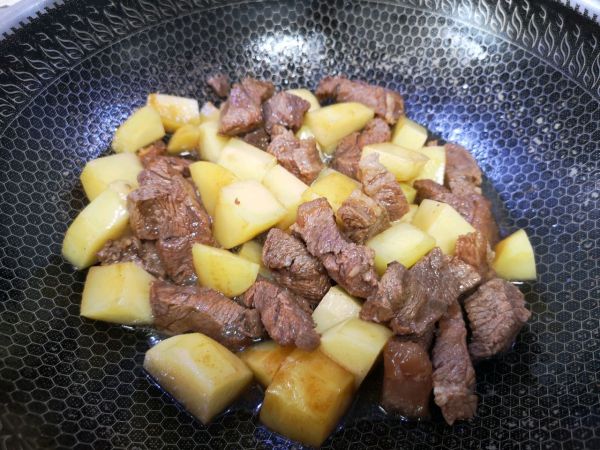 家常土豆炖牛肉