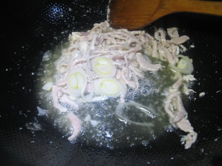 肉丝芹菜的做法 ,下饭必备!