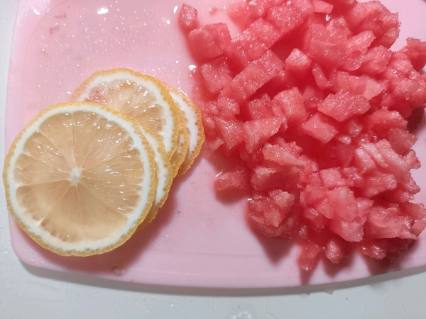 西瓜桃桃气泡水