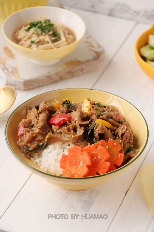 罗勒肥牛卷盖浇饭