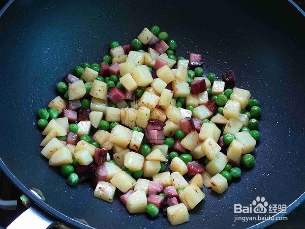 腊肉土豆焖饭的做法