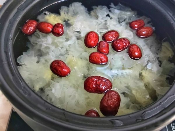 冰糖银耳雪梨汤