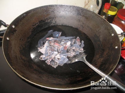 炖乌鸡椰子汤的做法