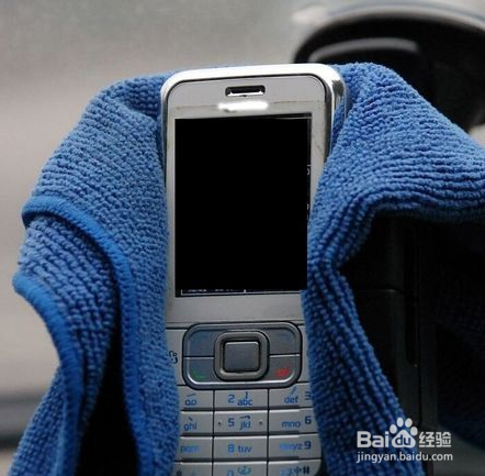 手机掉水里怎么办