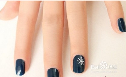 美甲教程:如何打造雪花美甲