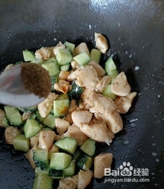 黄瓜炒鸡丁的做法