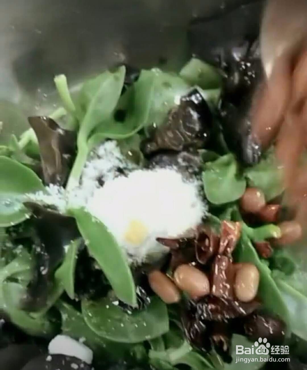 花生米不耳穿心莲做法