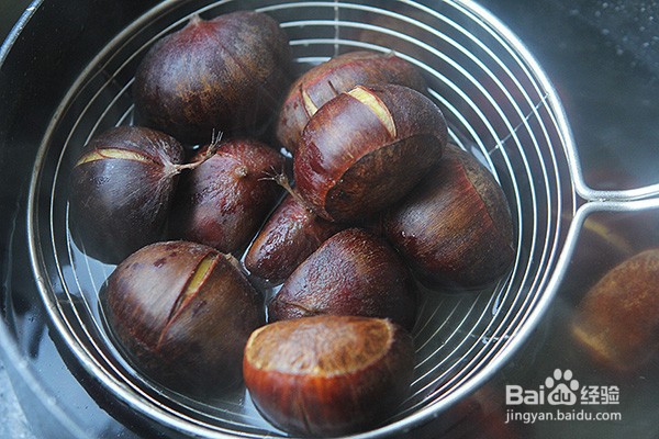 · 栗子焖鸡翅怎样做
