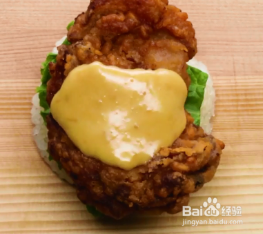 日式炸鸡米饭汉堡