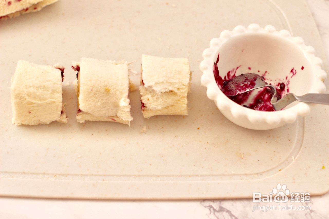 香蕉蓝莓吐司卷的做法