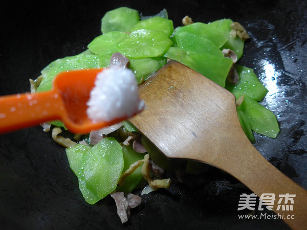 榨菜丝鸡胗炒莴笋