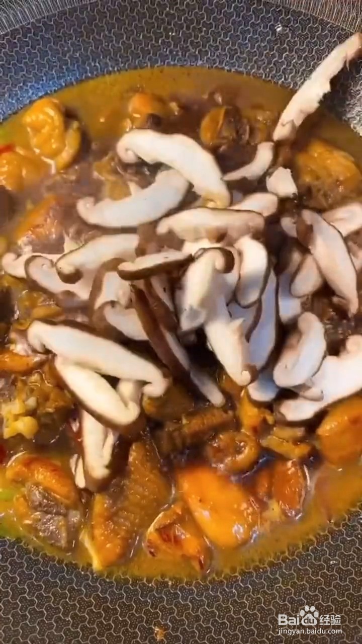 如何制作家庭版香菇黄焖鸡？