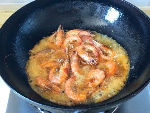 明虾鸡爪煲的制作方法
