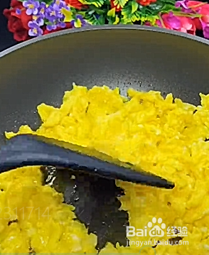 如何制作一道青椒炒鸡蛋