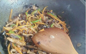 川菜鱼香肉丝怎么做