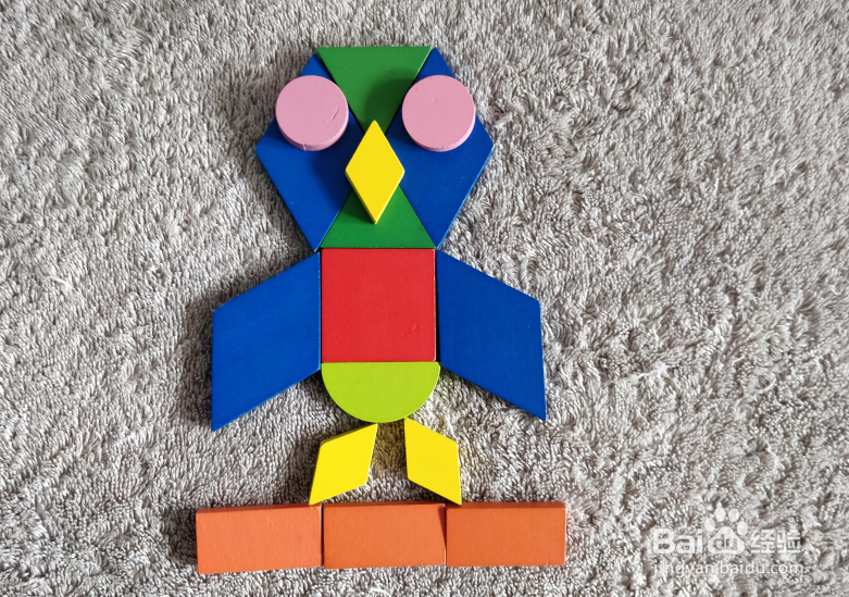 用蒙氏积木怎样拼一只站在树枝上的猫头鹰