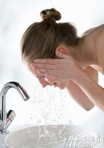 只需轻松几步 彻底摆脱草莓鼻