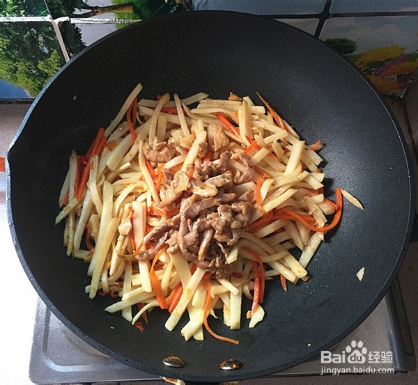 如何自制剁椒肉丝炒凉薯