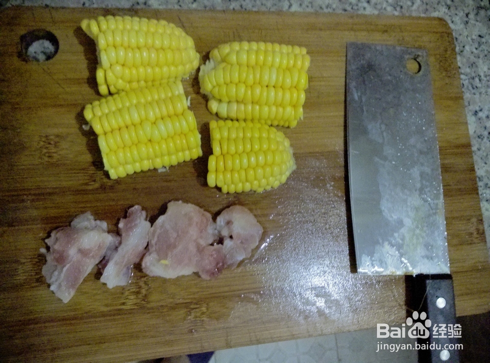 如何做出美味的玉米排骨汤？