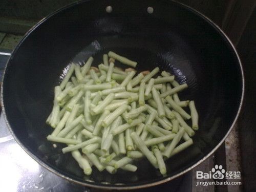 怎样做五花肉烧白豆角