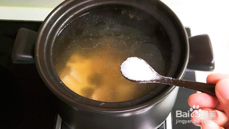 砂锅脊骨鲜藕汤