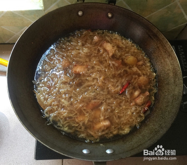 五花肉炖酸菜冻豆腐的做法