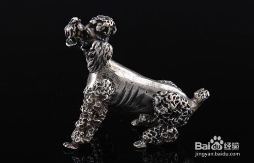 银器中的贵宾犬雕塑摆件如何欣赏