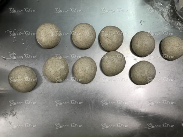 枣泥黑麦丑丑包