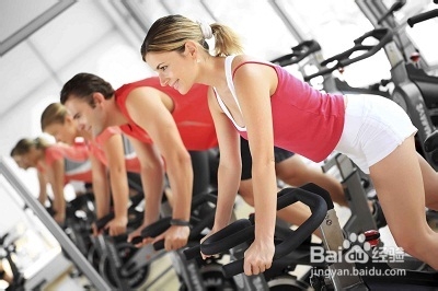 去健身房该怎样锻炼