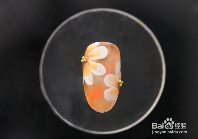 怎样做晕染小雏菊美甲?