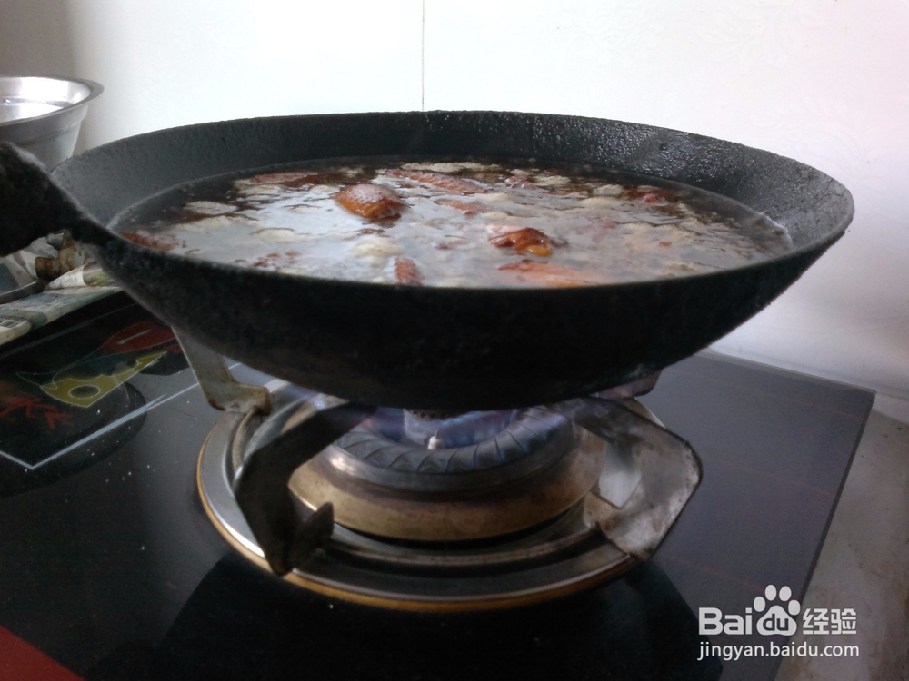 赤酱油亮的红烧鸡翅中的做法