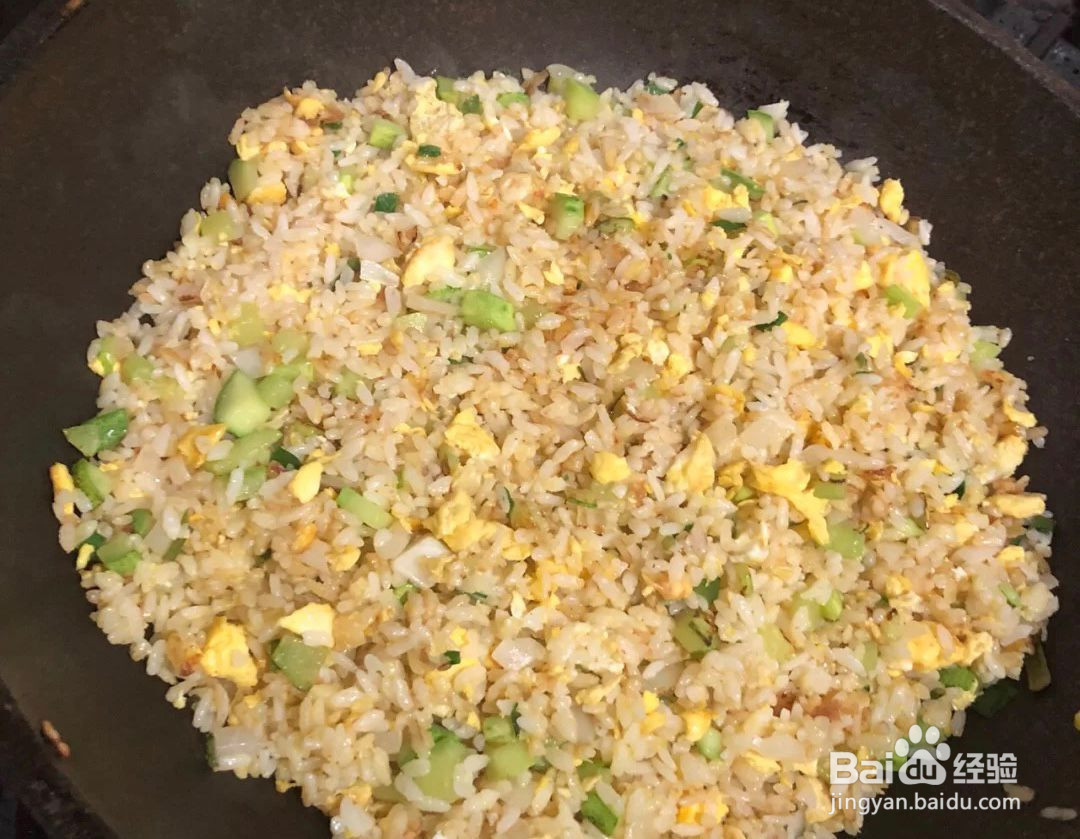 鸡蛋液拌到米饭里炒