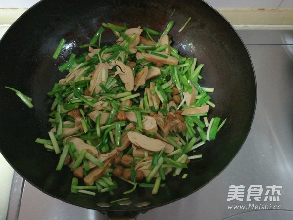 韭菜炒豆干的做法