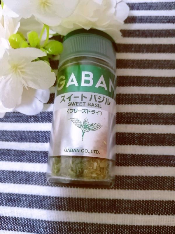 花生罗勒拌牛油果番茄鸡肉