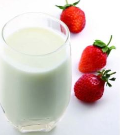 DIY草莓酸奶嫩肤面膜，快学起来