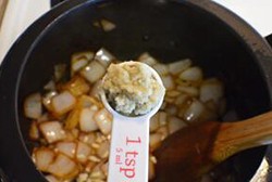 制作椰汁咖喱牛肉饭