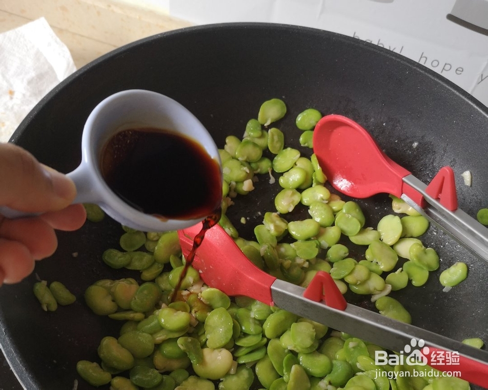 厨爸教你做蚕豆炒香肠
