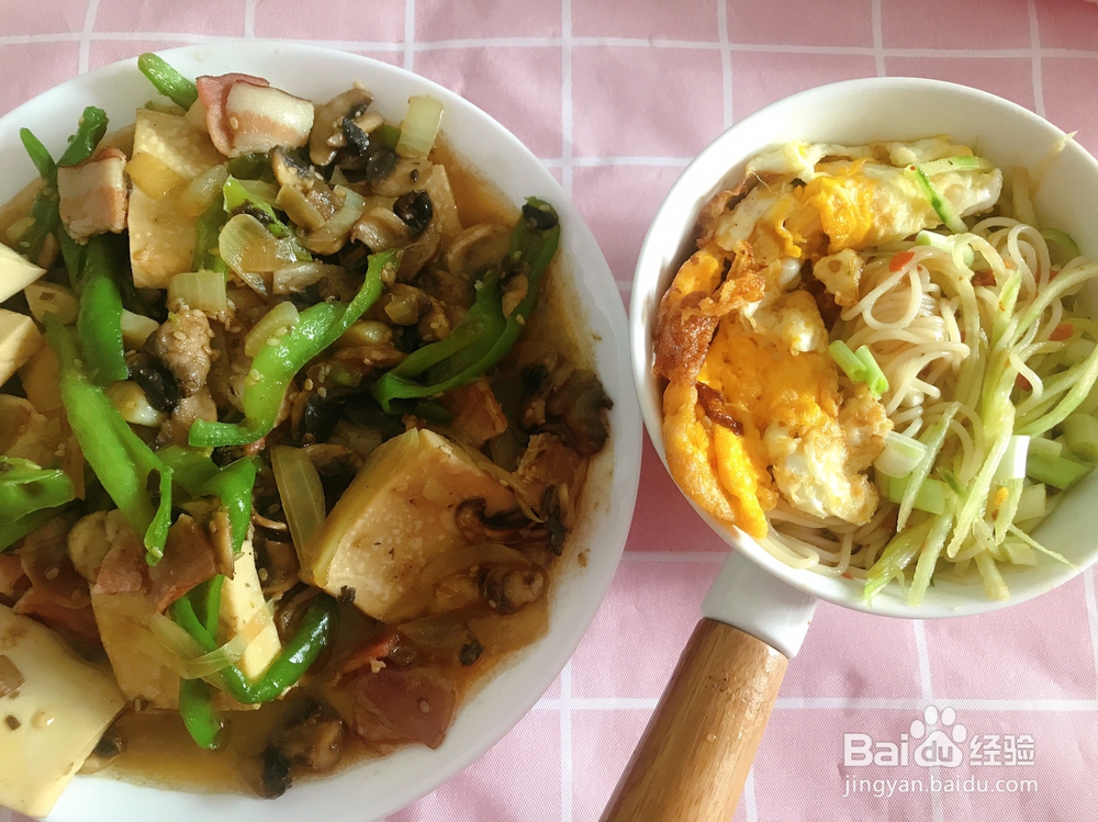 妈妈教你做青椒蘑菇培根