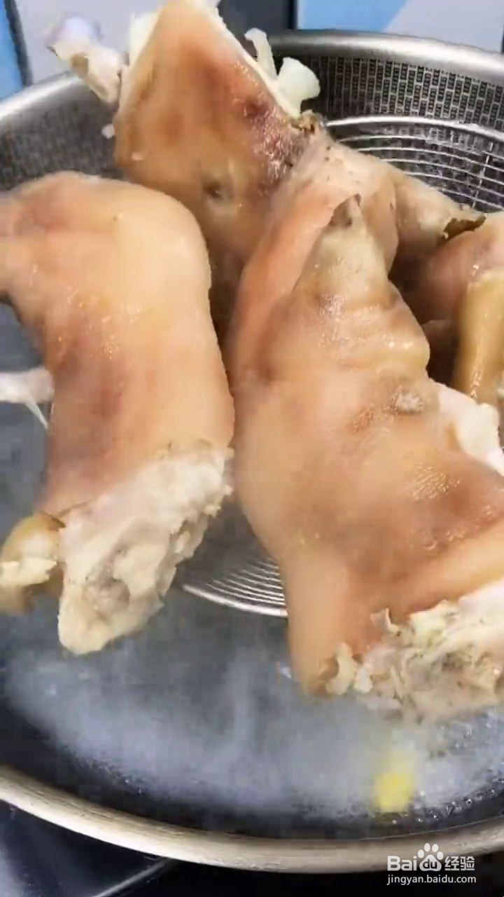 如何制作好吃软烂的红烧猪蹄？