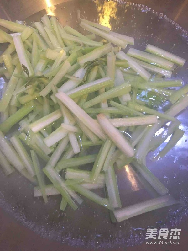 芹菜炒土豆丝