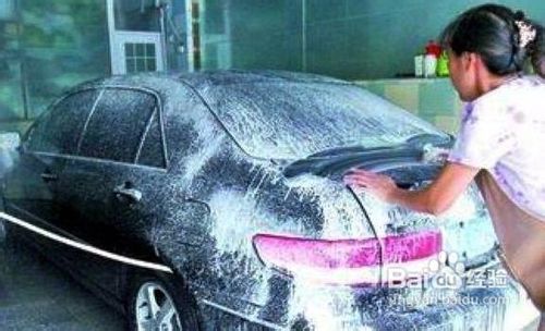 清洗汽车污渍中不能大意的三个事项