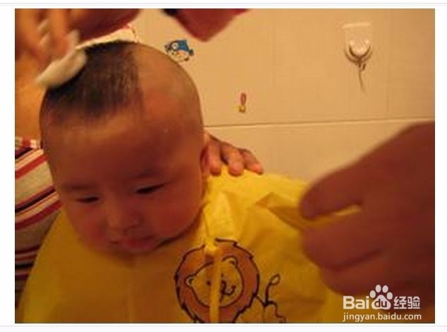 给婴儿理发的关键点