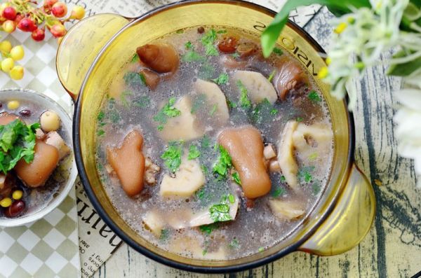 五谷猪蹄莲藕汤