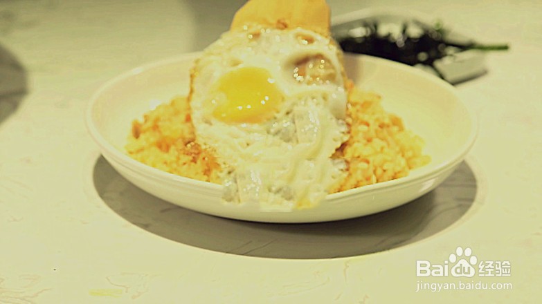 如何在家就能简单制作一份韩国泡菜炒饭？