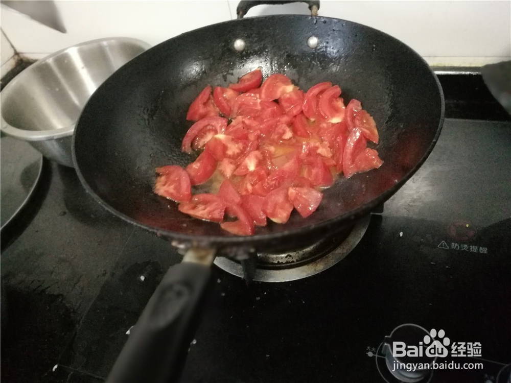 鸡蛋饼盖浇西红柿