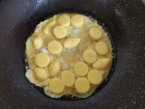 虾仁金针菇豆腐煲
