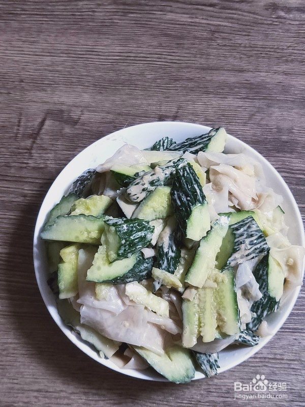 夏天的黄瓜拌凉皮